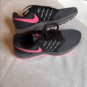 Nike Women's Black and Pink Sneakers